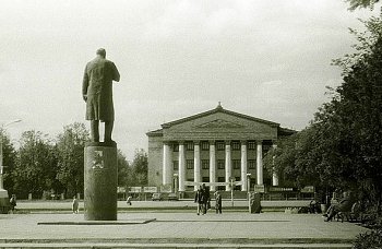 Памятник Жуковскому Н.Е.