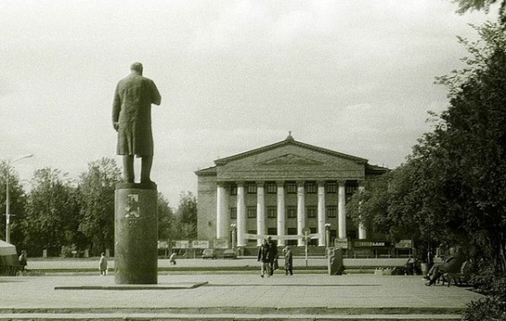 Памятник Жуковскому Н.Е. фото 4