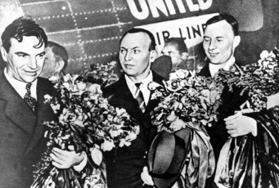 Утром 18 июня 1937 года советские летчики Валерий Чкалов, Георгий Байдуков и Александр Беляков на борту самолета АНТ-25 покинули подмосковный аэродром Щелково и взяли курс на Северный полюс. фото 5
