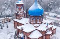 Раменский район славится на весь мир гжелью! Вот и Покровский храм в с. Игумново принакрылся снежком и тоже стал похож на гжельский сувенир!