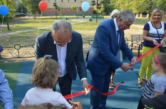 В Жуковском открыли новую детскую площадку в сквере на ул. Клубная. фото 3