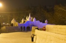 В центре Жуковского начали строить снежную крепость
