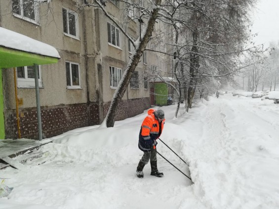 Дорожные и коммунальные службы очищают дороги, улицы, дворы Раменского района от снега. фото 4