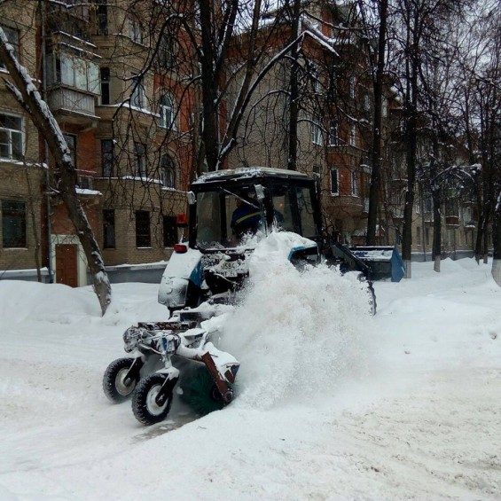 Жуковские коммунальщики «разгребают» последствия снегопада 4 марта фото 5