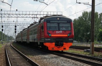 С 1 августа 2018 года право бесплатного проезда на железнодорожном транспорте пригородного сообщения (кроме скорых и скоростных поездов повышенной комфортности) предоставлено следующим категориям жителей