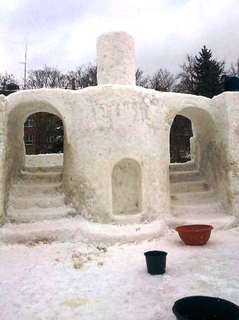 Строительство снежной крепости фото 4
