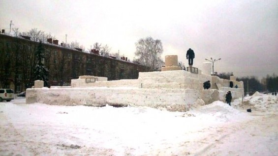 Строительство снежной крепости фото 8