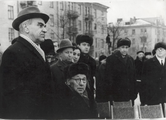 4 декабря 1969 года на главной площади города состоялось открытие памятника Н.Е.Жуковскому. фото 2