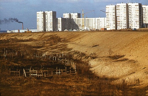 Начало строительства школы №14 (1989 год). Школа будет торжественно открыта 1 сентября 1992 года. Фото: Л.Агеевой