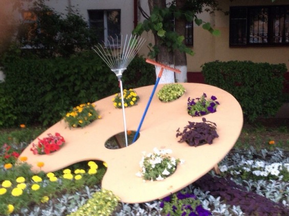 Традиционный конкурс цветников стартовал  11 июня. фото 3