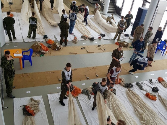 Сборная команда ДОСААФ Раменского района, в состав которой вошли учащиеся городов Раменское и Жуковский, приняла участие в открытом первенстве военно-патриотических клубов г. Москвы по воздушно-десантной подготовке на Кубок имени В.Ф.Маргелова. фото 4